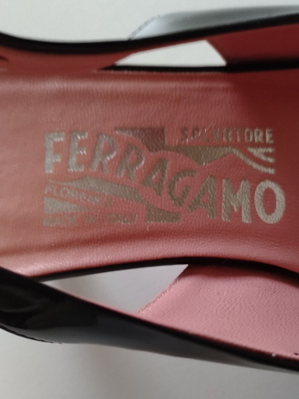 Ferragamo Black Patent Bow Slingback Kitten Heels, 8 1/2 B - Picture 11 of 13